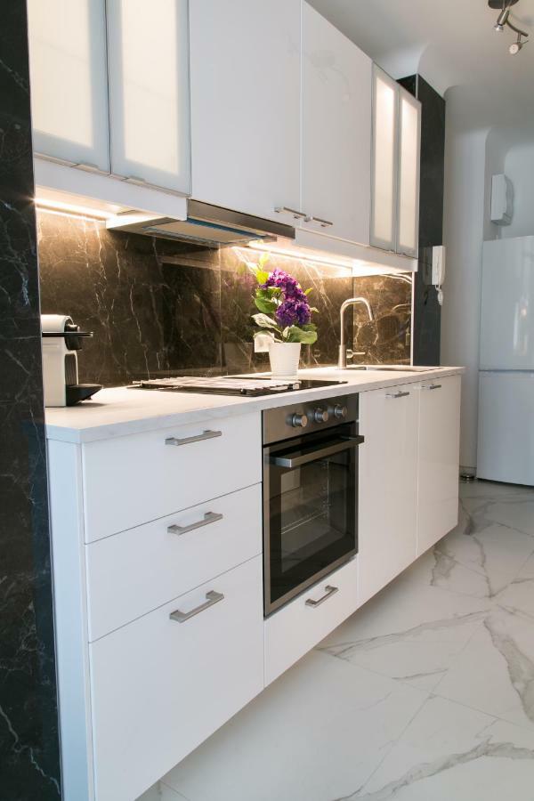 Supreme Vienna Studio Apartment Bagian luar foto