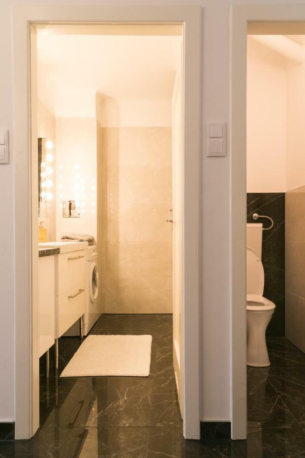 Supreme Vienna Studio Apartment Bagian luar foto