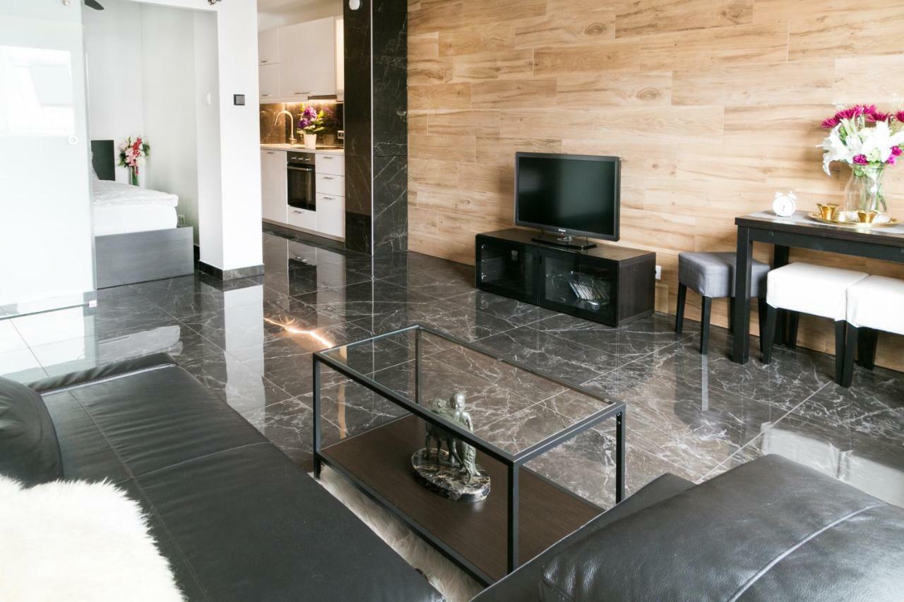 Supreme Vienna Studio Apartment Bagian luar foto
