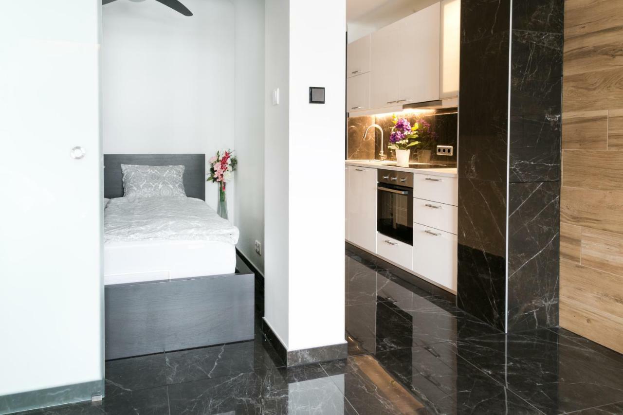 Supreme Vienna Studio Apartment Bagian luar foto