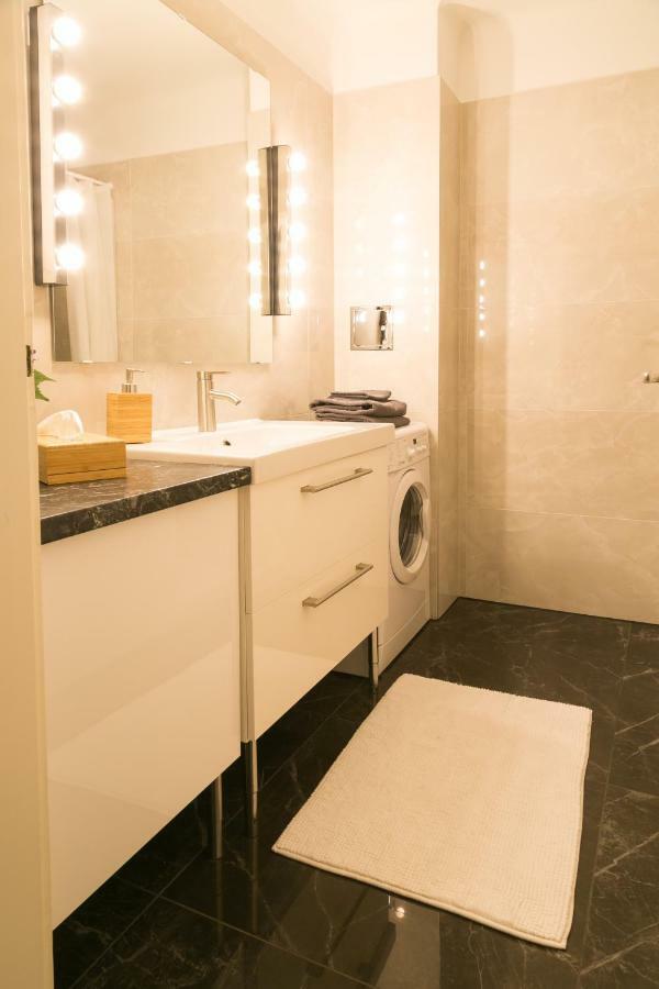 Supreme Vienna Studio Apartment Bagian luar foto