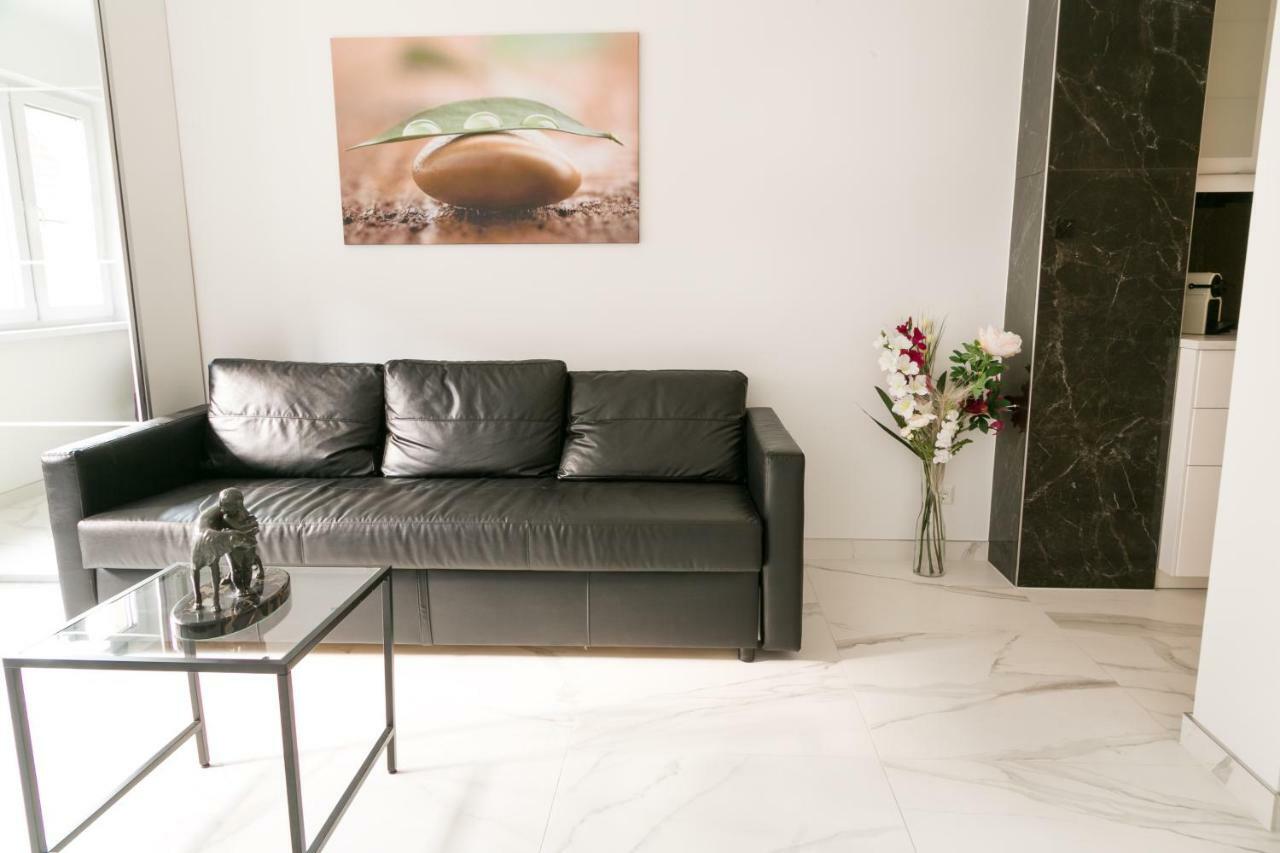 Supreme Vienna Studio Apartment Bagian luar foto