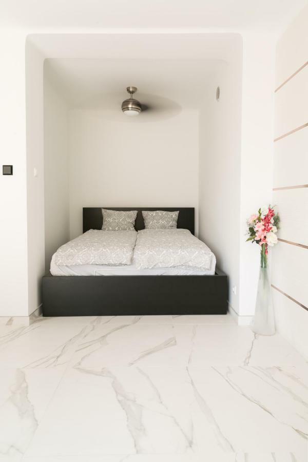 Supreme Vienna Studio Apartment Bagian luar foto