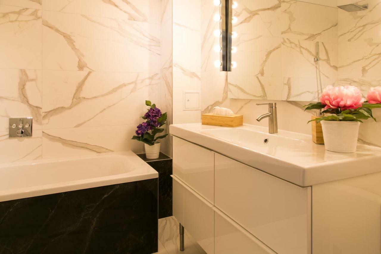 Supreme Vienna Studio Apartment Bagian luar foto