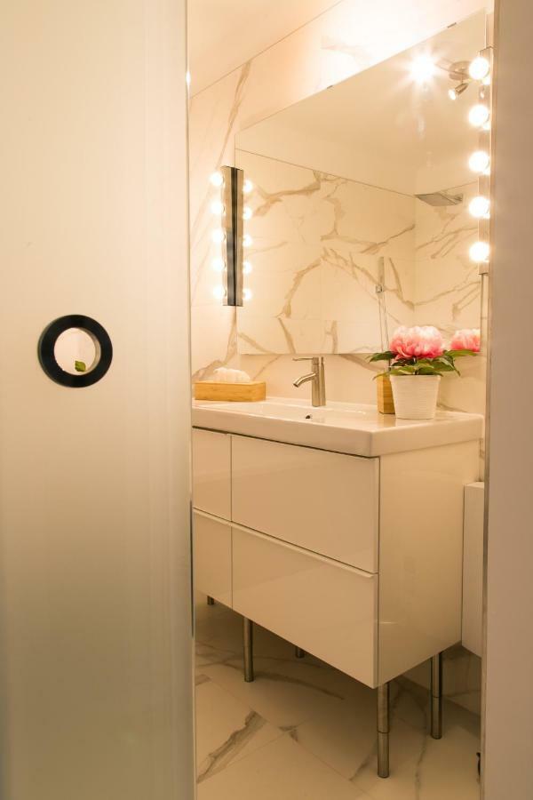 Supreme Vienna Studio Apartment Bagian luar foto