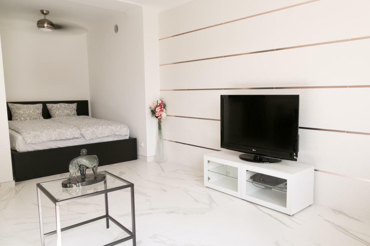 Supreme Vienna Studio Apartment Bagian luar foto